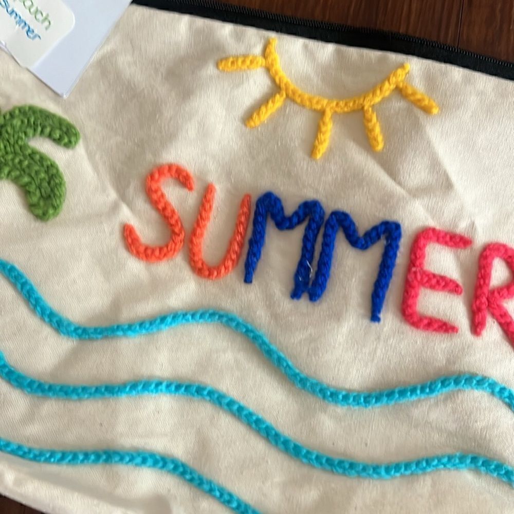 7” x 12” Large Travel Pouch - Hand Embroidered - Brand New NWT - Zipper Pouch - Picture 4 of 4